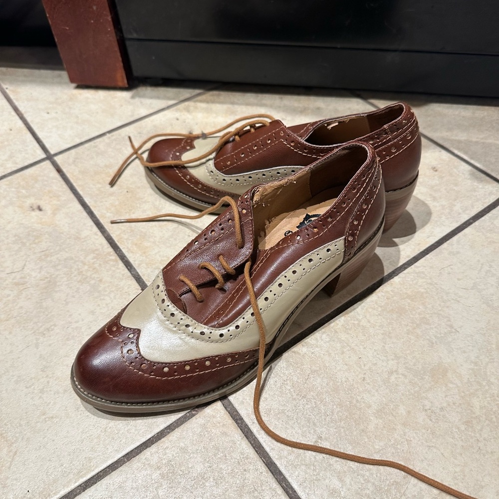 Vintage saddle, shoes
